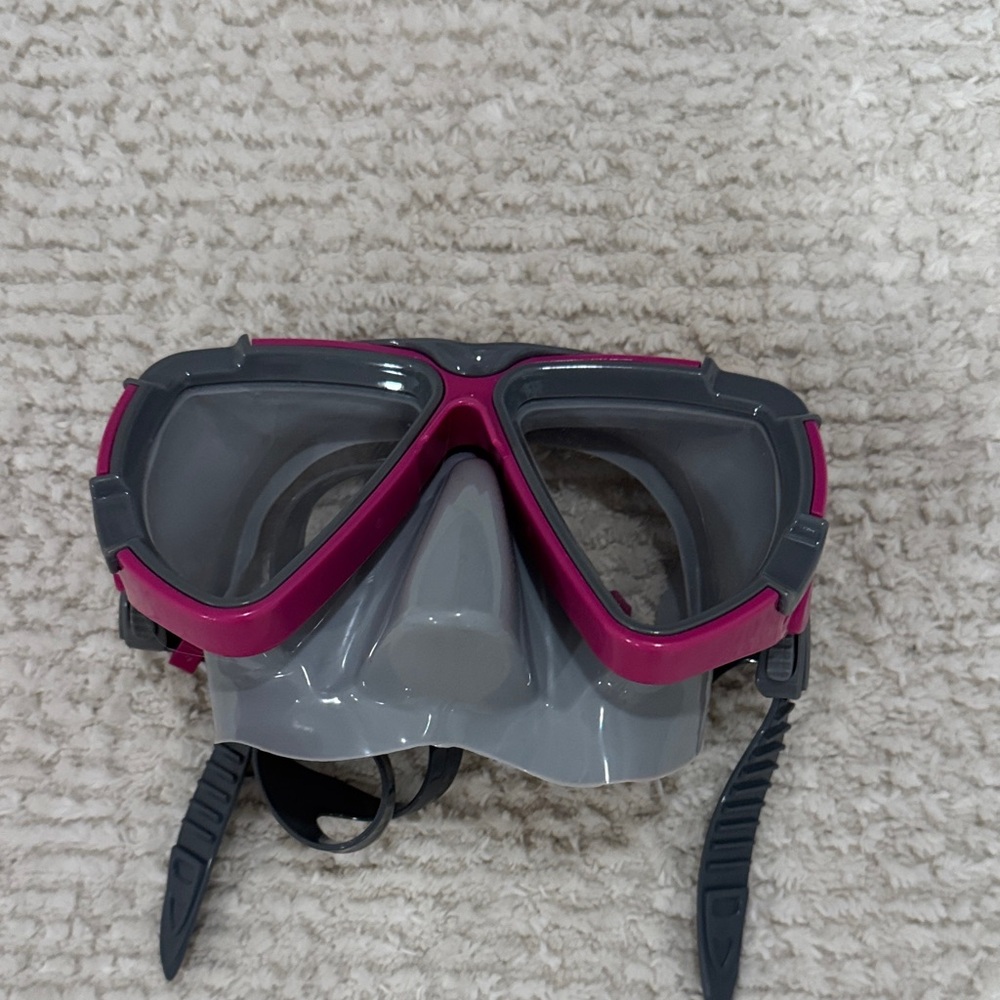 Kids Gray and Pink Swim Mask - Comfortable Fit